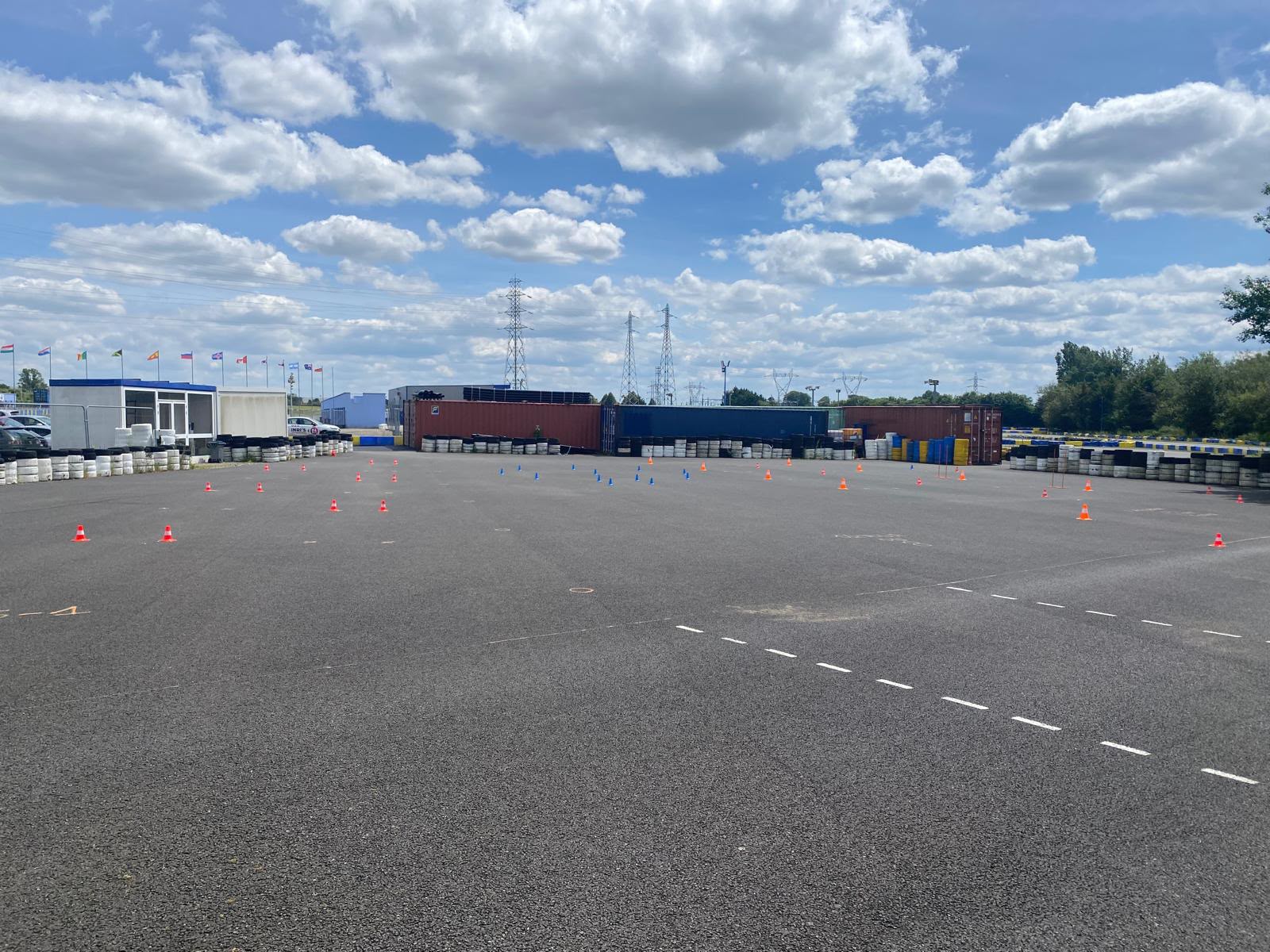 Plateau moto de la piste Kartland, vue générale